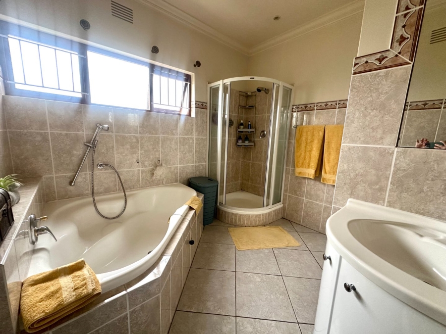 6 Bedroom Property for Sale in Dormehls Drift Western Cape